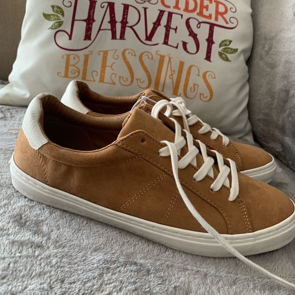 🍂 BRAND NEW Old Navy Canvas Sneakers 🍂